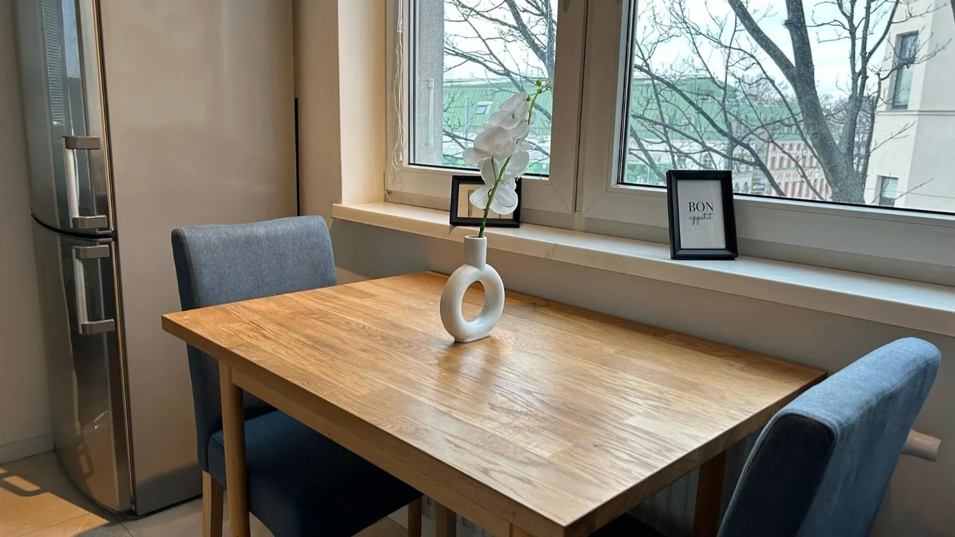 90 M2 Stylish 2 Bedroom Apartment With Balcony Vienna