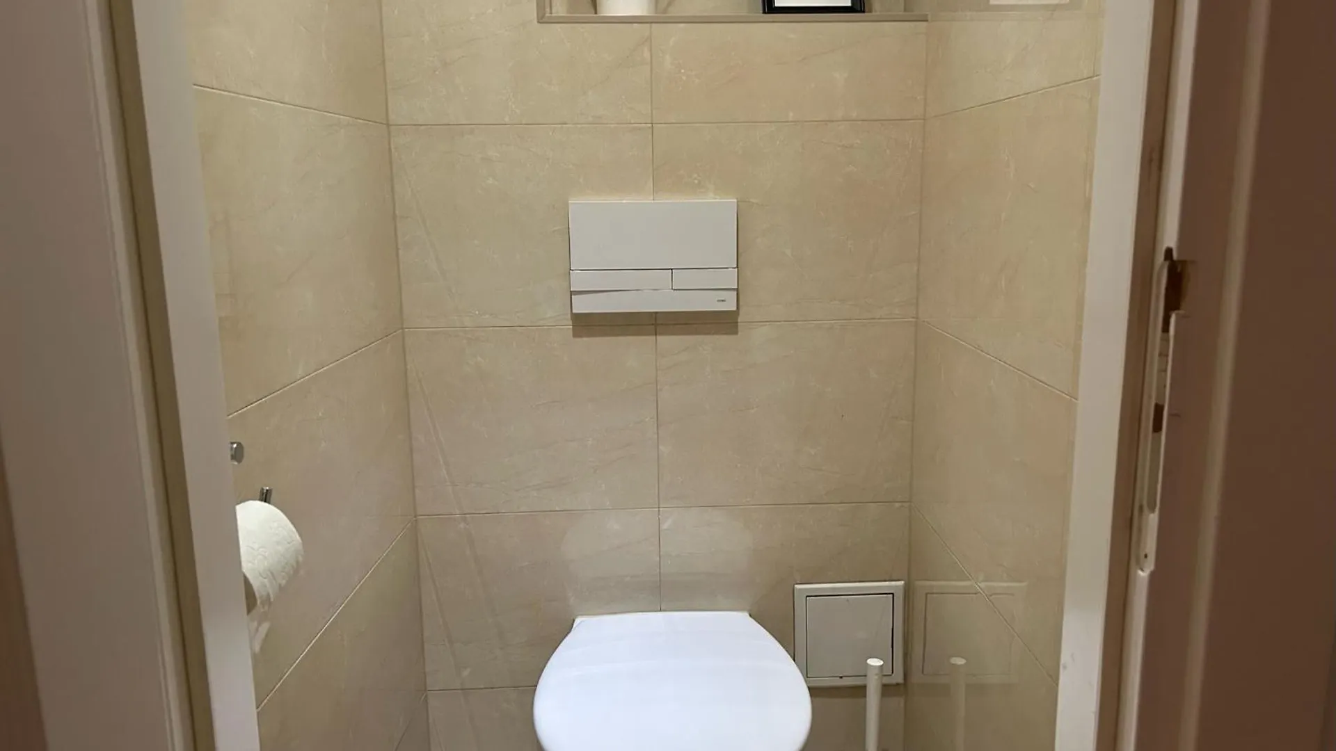 90 M2 Stylish 2 Bedroom Apartment With Balcony Vienna