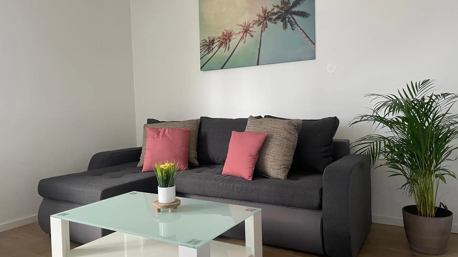 90 M2 Stylish 2 Bedroom Apartment With Balcony Vienna