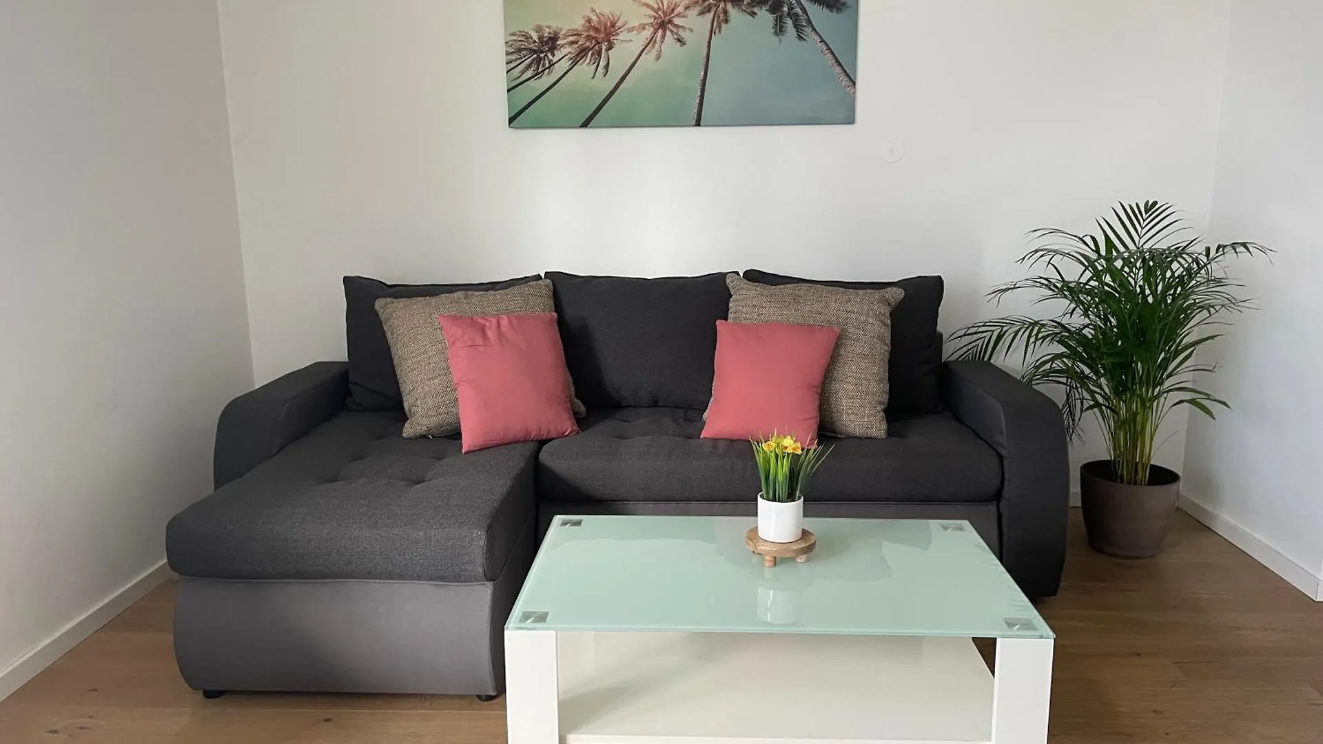 90 M2 Stylish 2 Bedroom Apartment With Balcony Vienna Austria