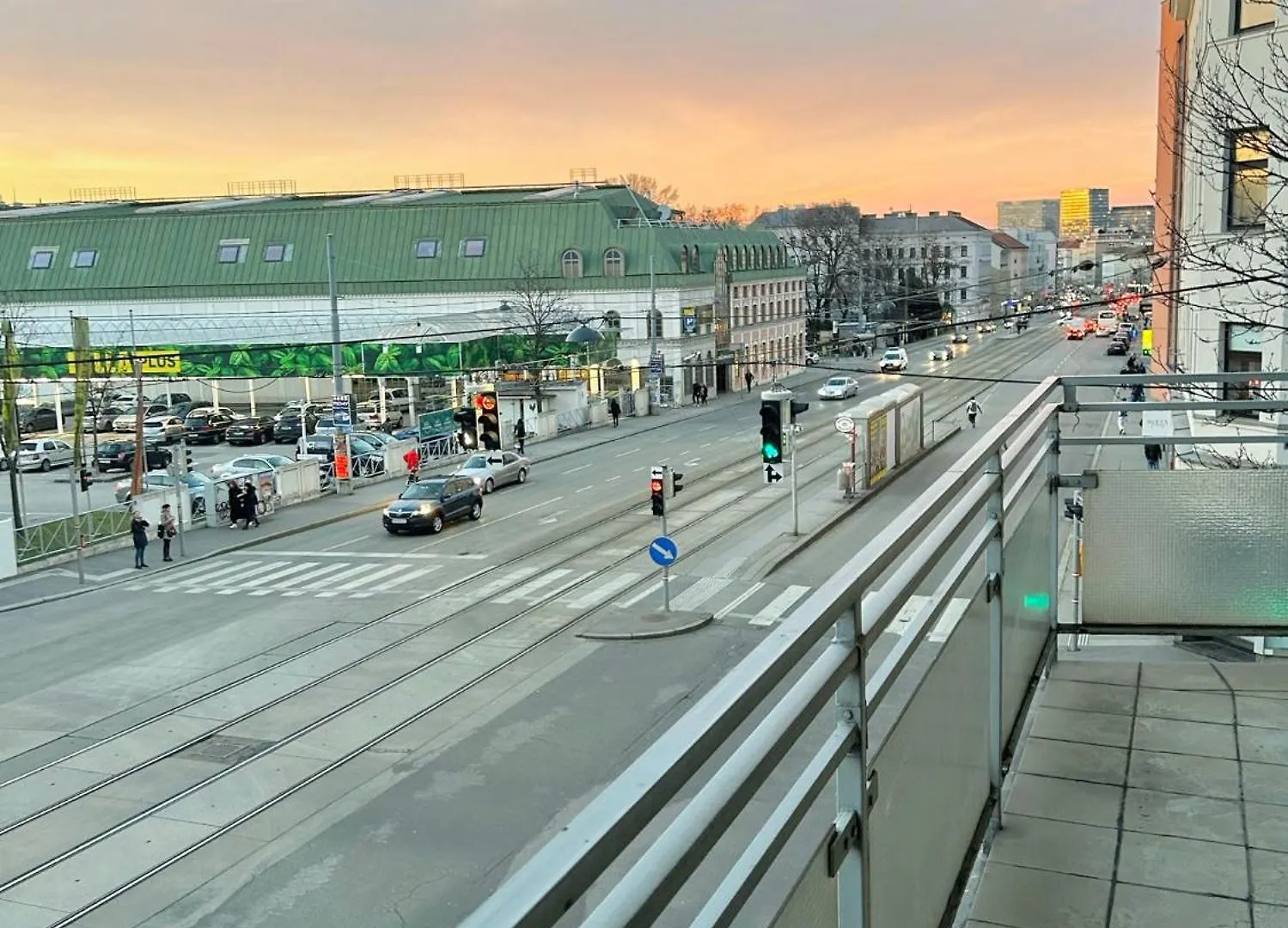 90 M2 Stylish 2 Bedroom Apartment With Balcony Vienna